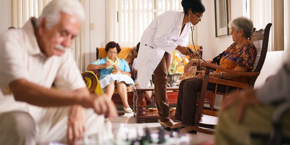 Opatrovanie starých ľudí je čoraz naliehavejšou témou