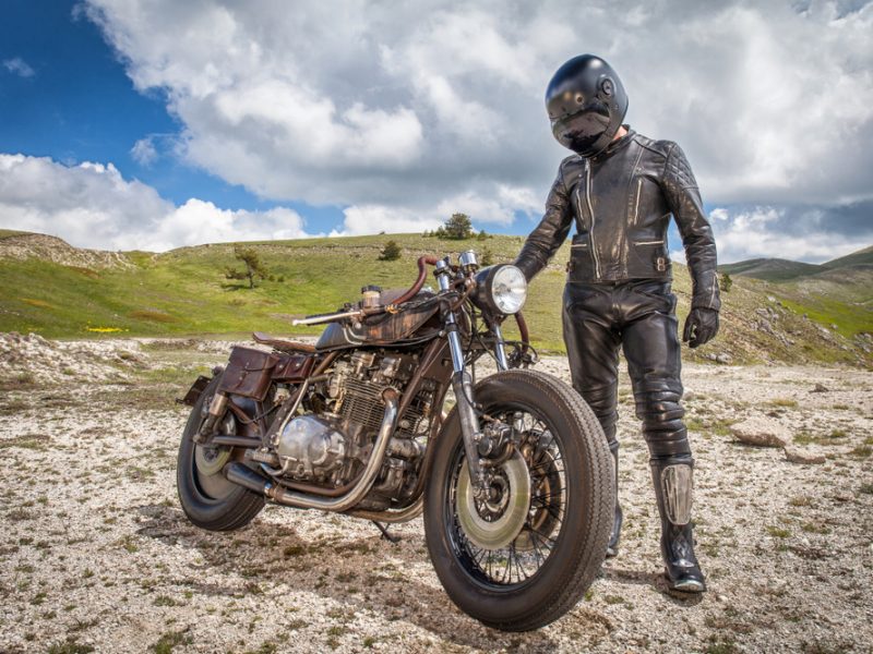 Čo by malo byť povinnou súčasťou moto oblečenia?